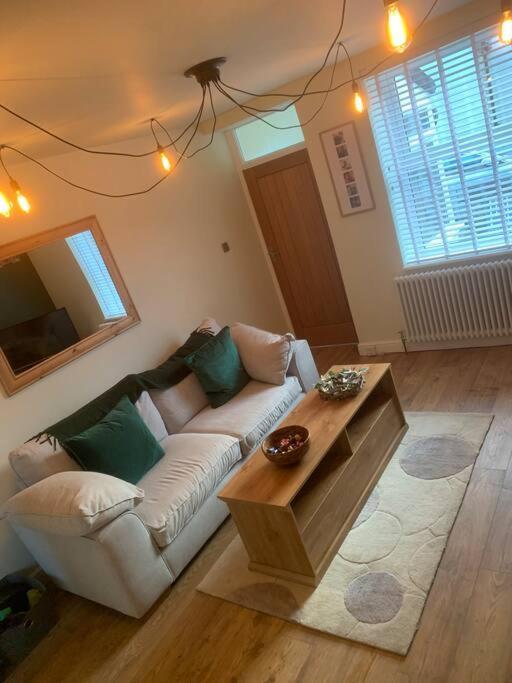 Quaint 1 Bedroom Cottage In Pudsey, Leeds Luaran gambar